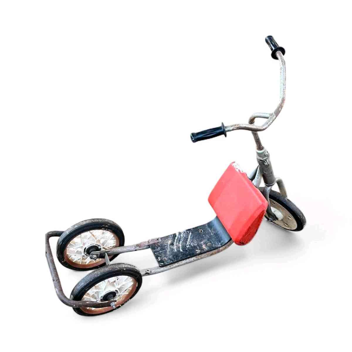 Antique scooter - Fayetteville, Georgia