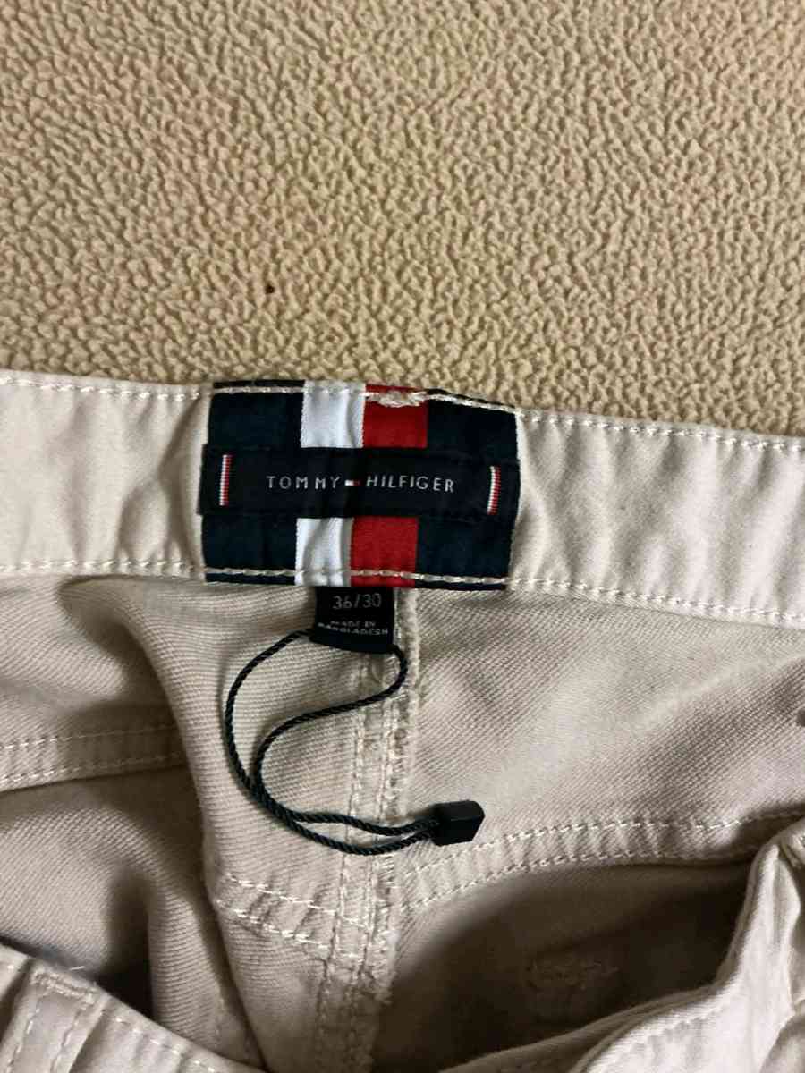 Mens white 36 30 Tommy Hilfiger Jeans Pants - Atlanta, Georgia - FleaMarketBay