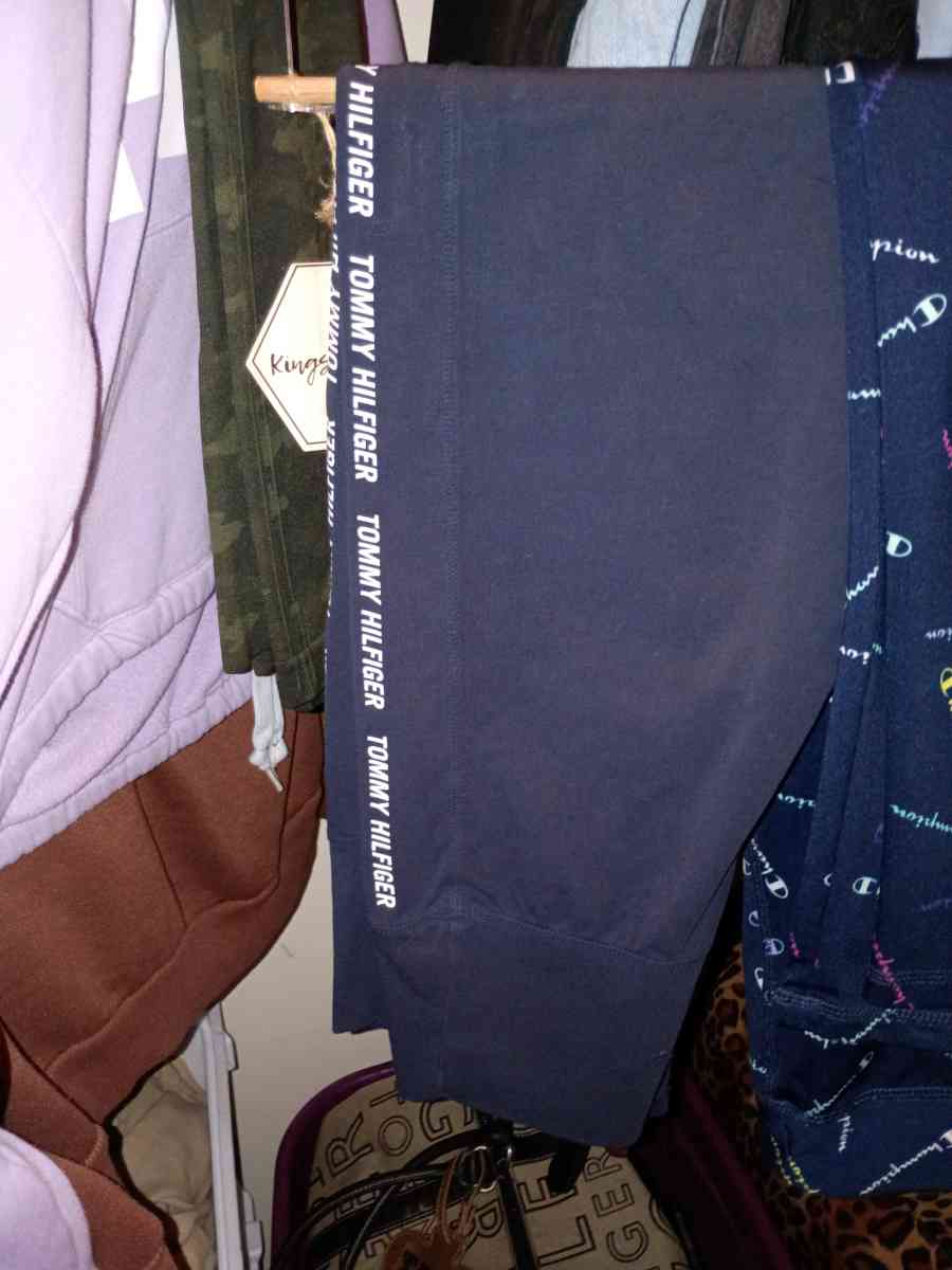 FAIRLY Worn Smaller Womens Cloths - Columbia, Missouri - FleaMarketBay