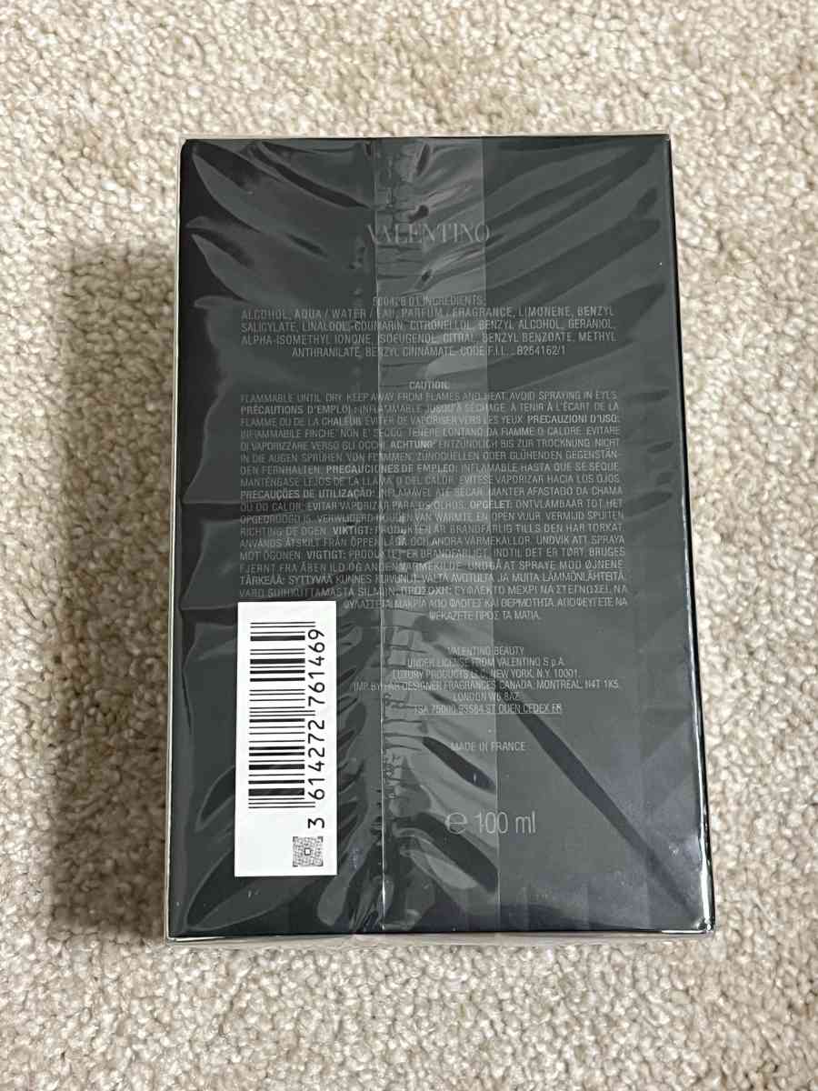 Valentino Born In Roma - Willowbrook, Illinois - FleaMarketBay