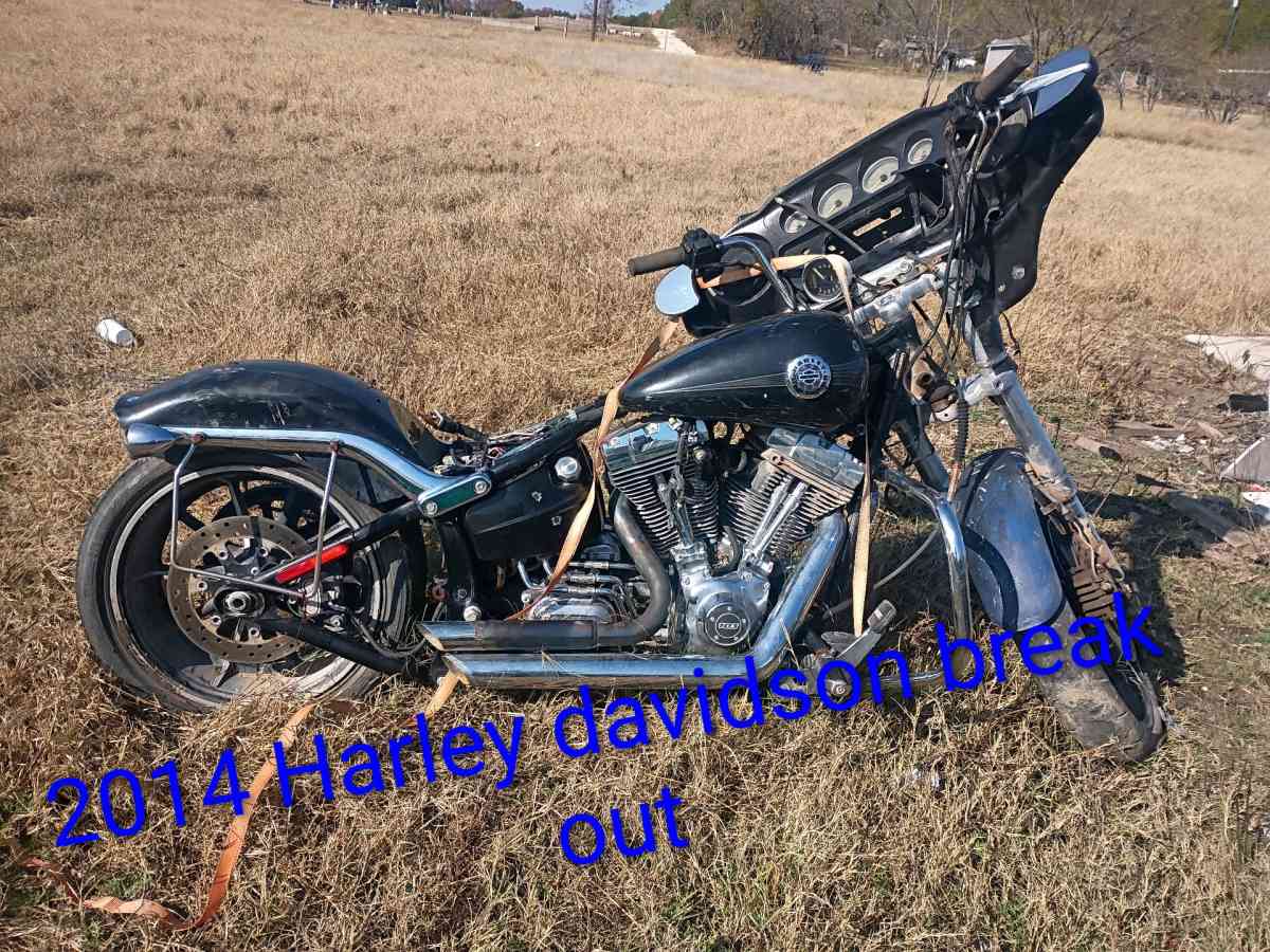 two different kinds of Harley davidsons - Lampasas, Texas - FleaMarketBay