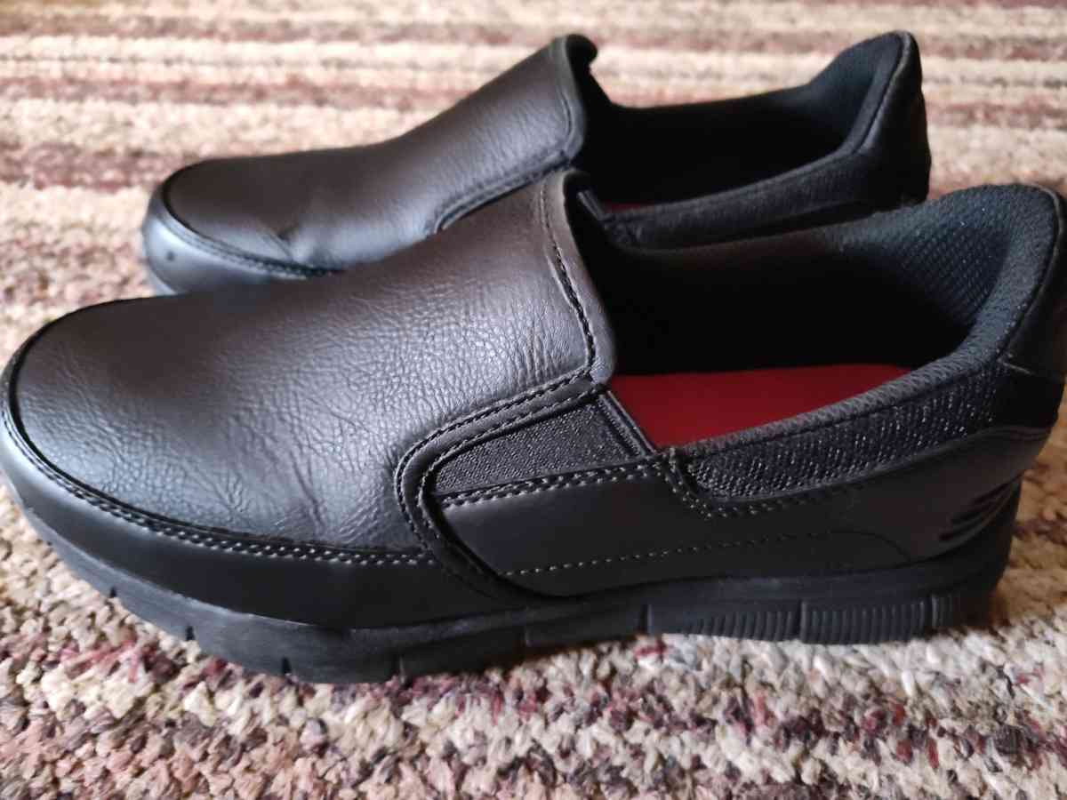 Sketchers Mens Work shoes Non slip Sz 9 - Mogadore, Ohio - FleaMarketBay
