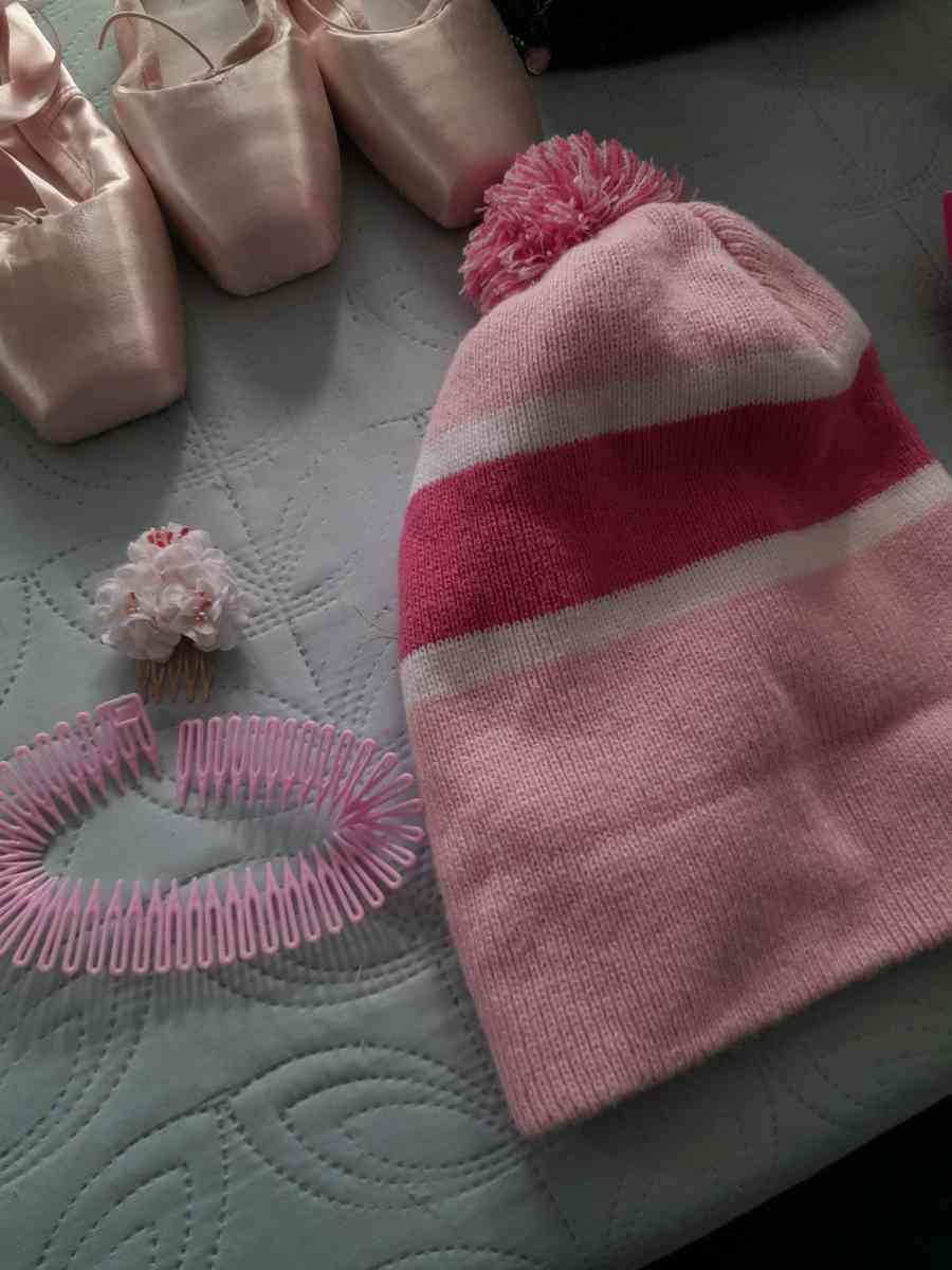 Bundle Ballet gear shoes make up and accessories - Los Angeles, California - FleaMarketBay