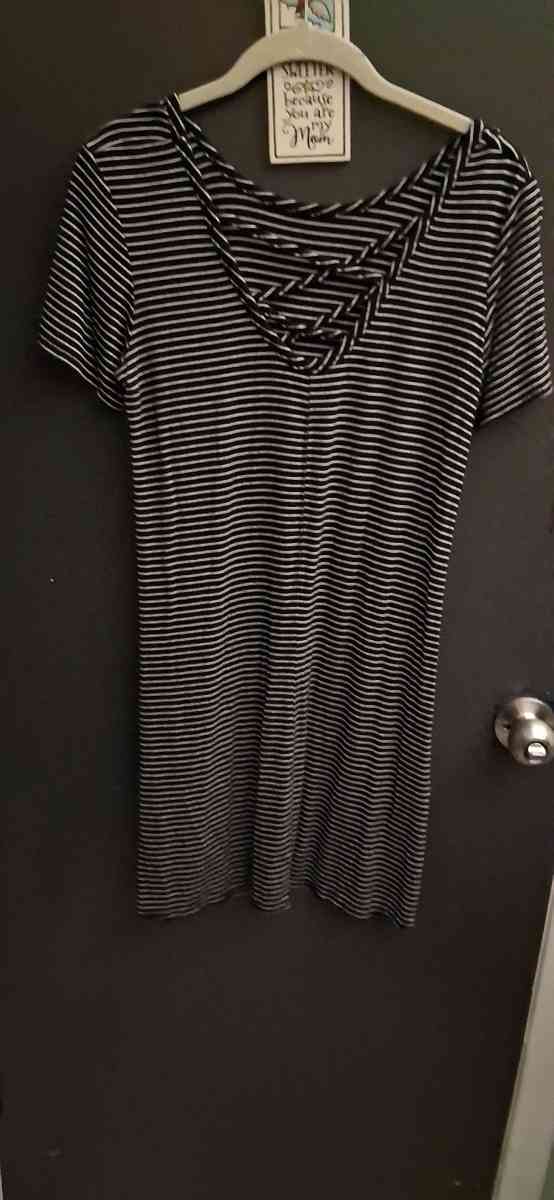 medium dress - Hudson, Florida