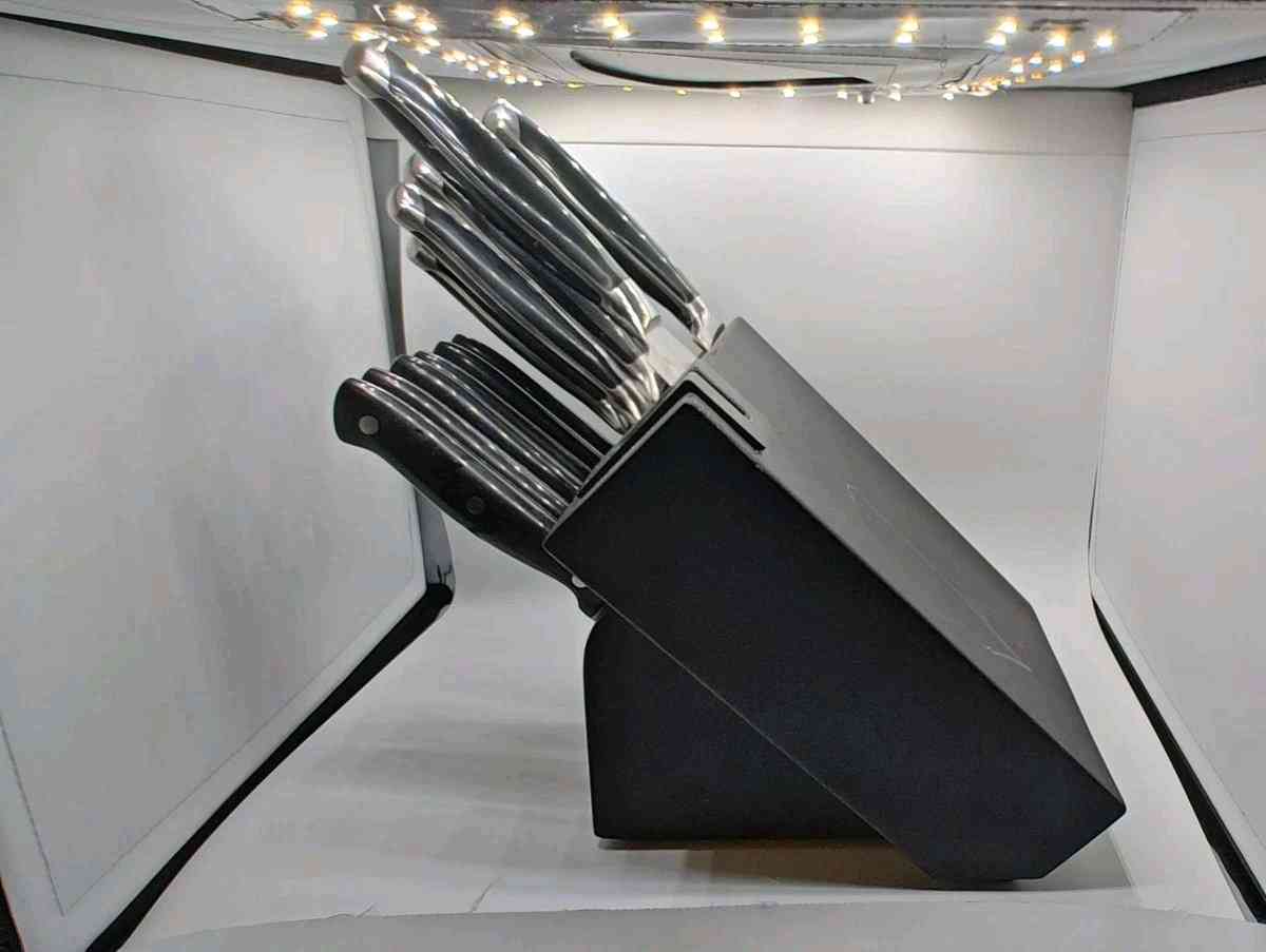 Farberware Classic 12Piece Knife Block Set with BuiltIn Knif - Alicia, Arkansas - FleaMarketBay