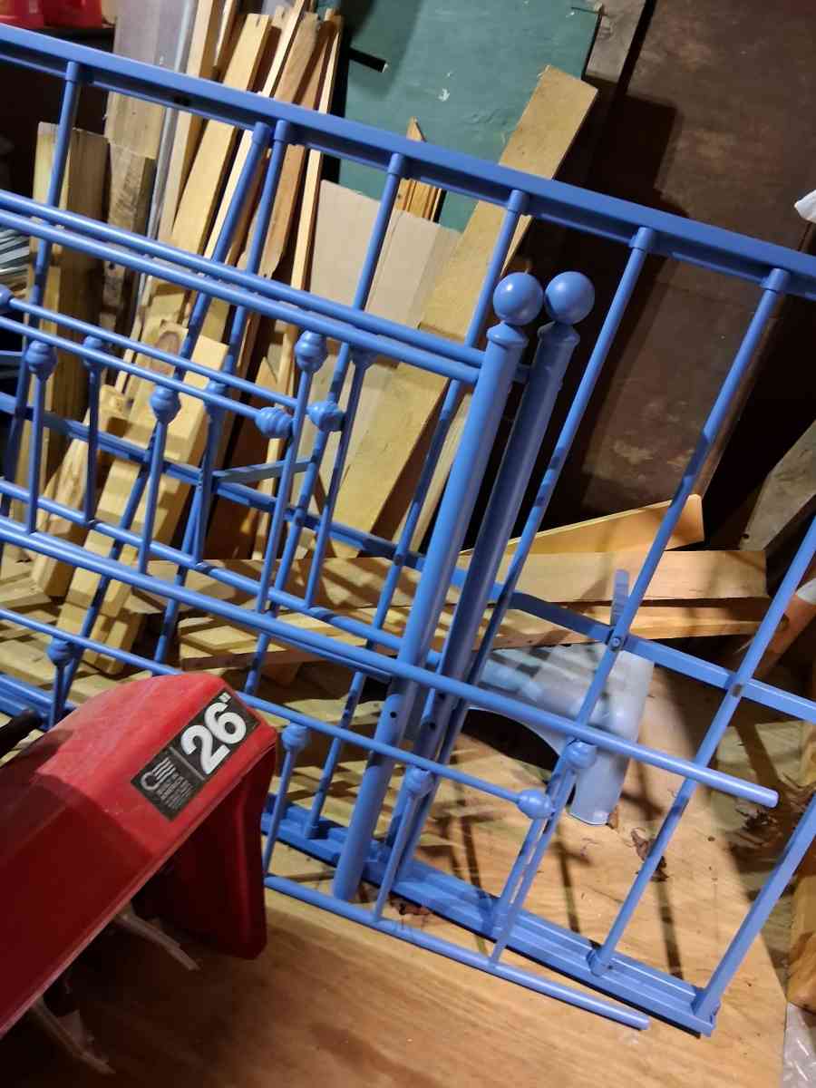 twin Day Bed and mattress - Kingsley, Michigan - FleaMarketBay