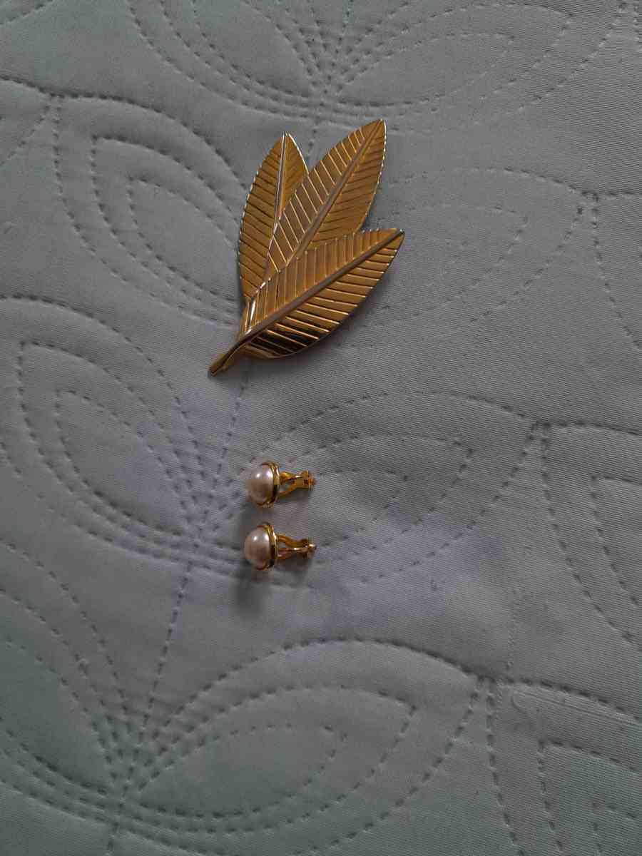 Bundle formal prom gown shoes and accessories - Los Angeles, California - FleaMarketBay