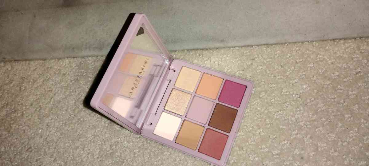 Anastasia Mini Eyeshadow Pallet - Ventura, California - FleaMarketBay