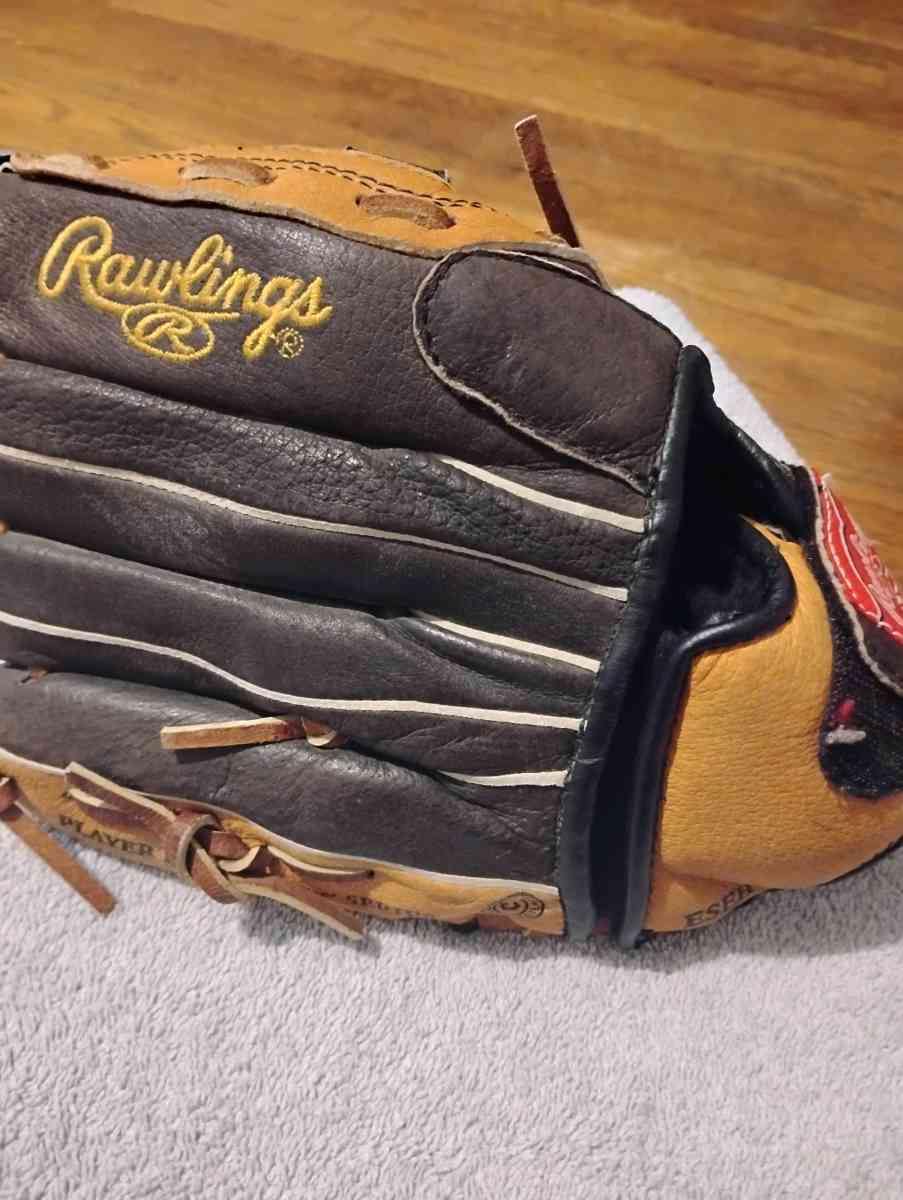 Rawlings left hand 11 in - Dayton, Ohio - FleaMarketBay