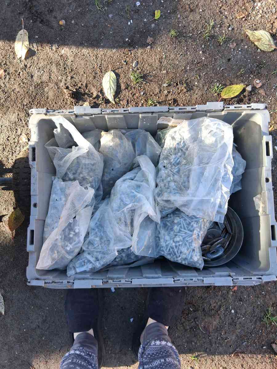 self tapping  screws and nails and washers - Sedro Woolley, Washington - FleaMarketBay