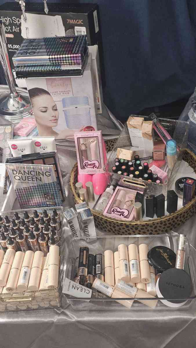 mixed makeup - Santa Clara, California - FleaMarketBay