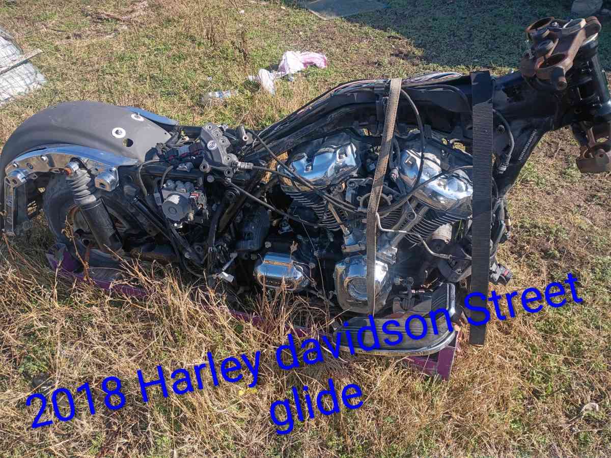 two different kinds of Harley davidsons - Lampasas, Texas