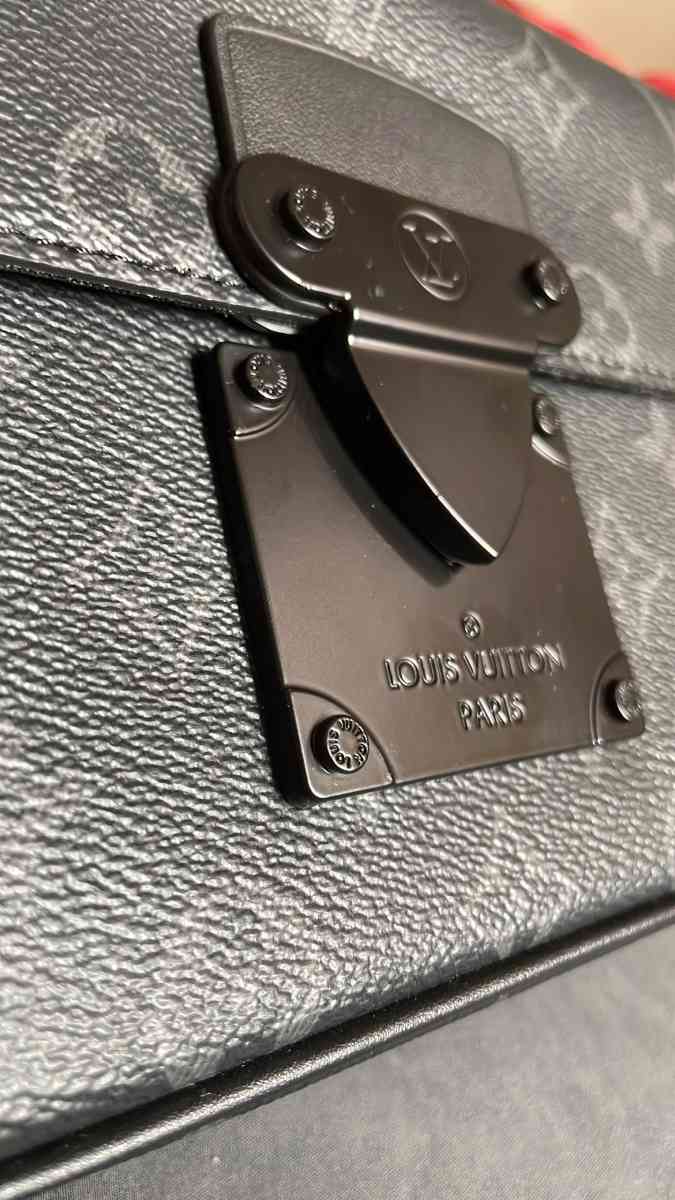 S Lock Messenger - Philadelphia, Pennsylvania - FleaMarketBay