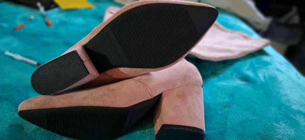 thigh high boots - Hudson, Florida - FleaMarketBay