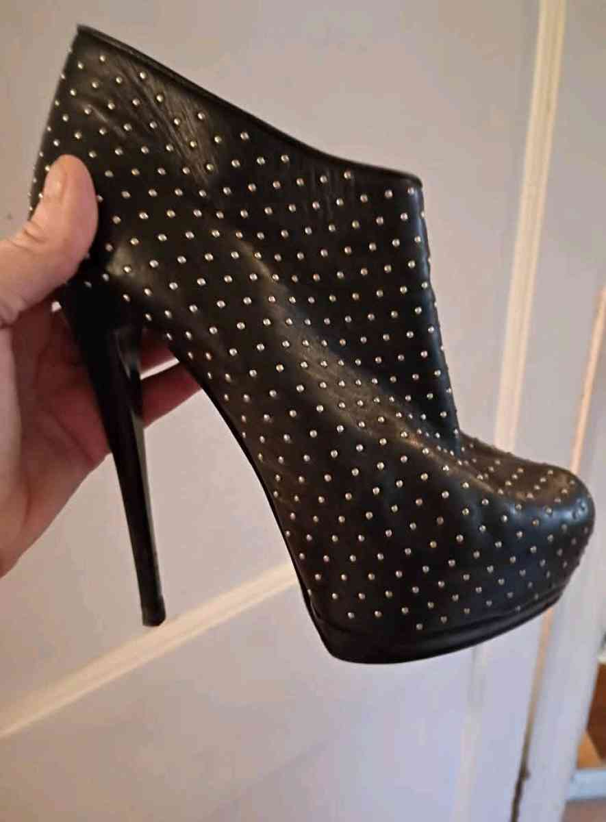 shoes - Philadelphia, Pennsylvania - FleaMarketBay