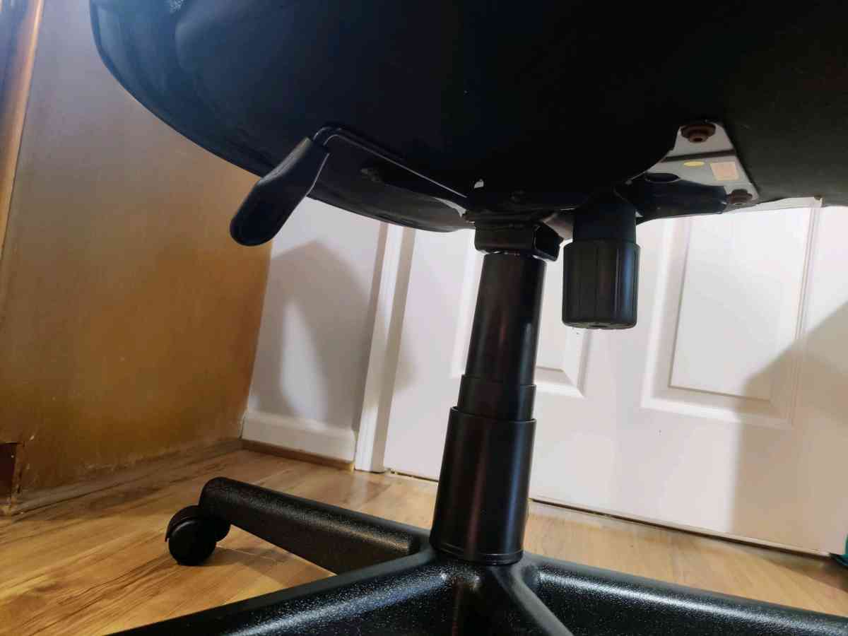 Office Desk Chair - Summerville, South Carolina - FleaMarketBay