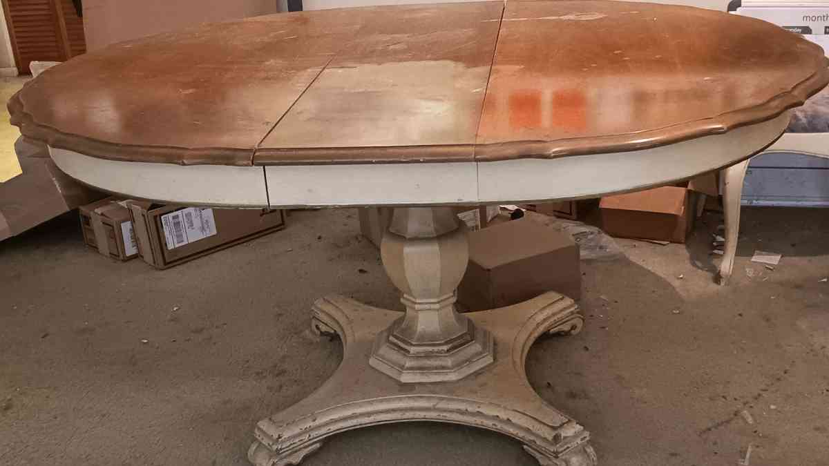VINTAGE DINING ROOM TABLE - Seminole, Florida - FleaMarketBay