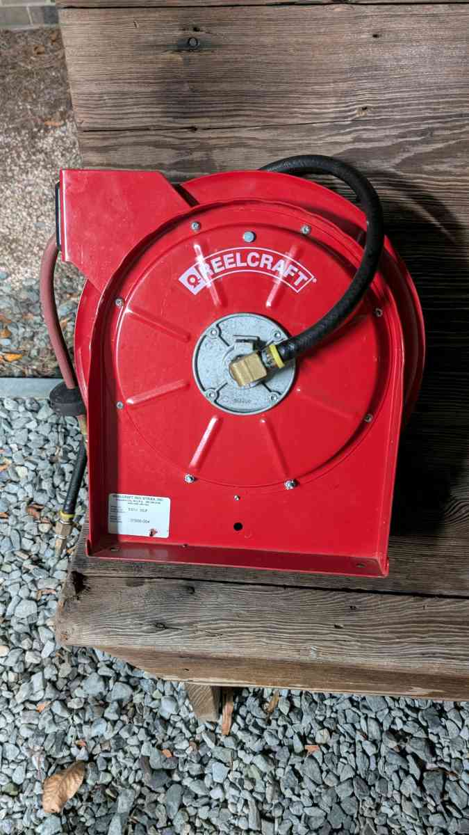 ReelCraft Retractable Air Hose reel - Bear Creek, North Carolina - FleaMarketBay