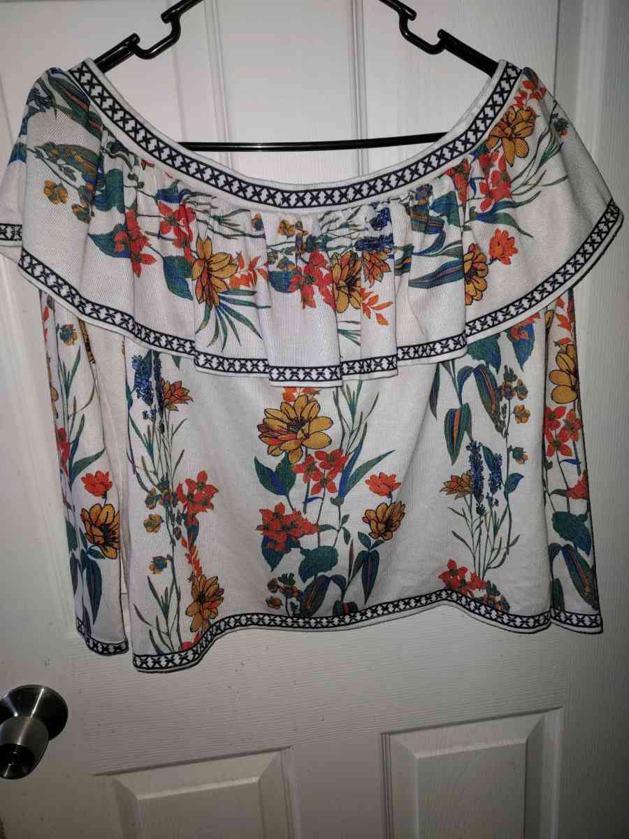 Floral off the shoulder top - Oceanside, California - FleaMarketBay
