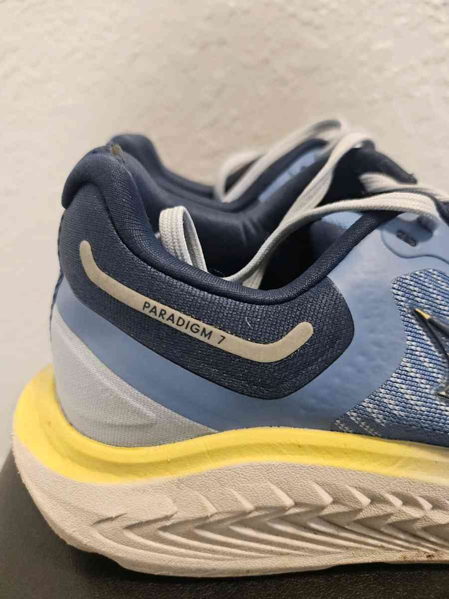 Altra Paradigm 7 Sneakers - Tulsa, Oklahoma - FleaMarketBay