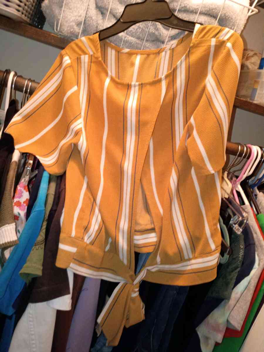 FAIRLY Worn Smaller Womens Cloths - Columbia, Missouri - FleaMarketBay