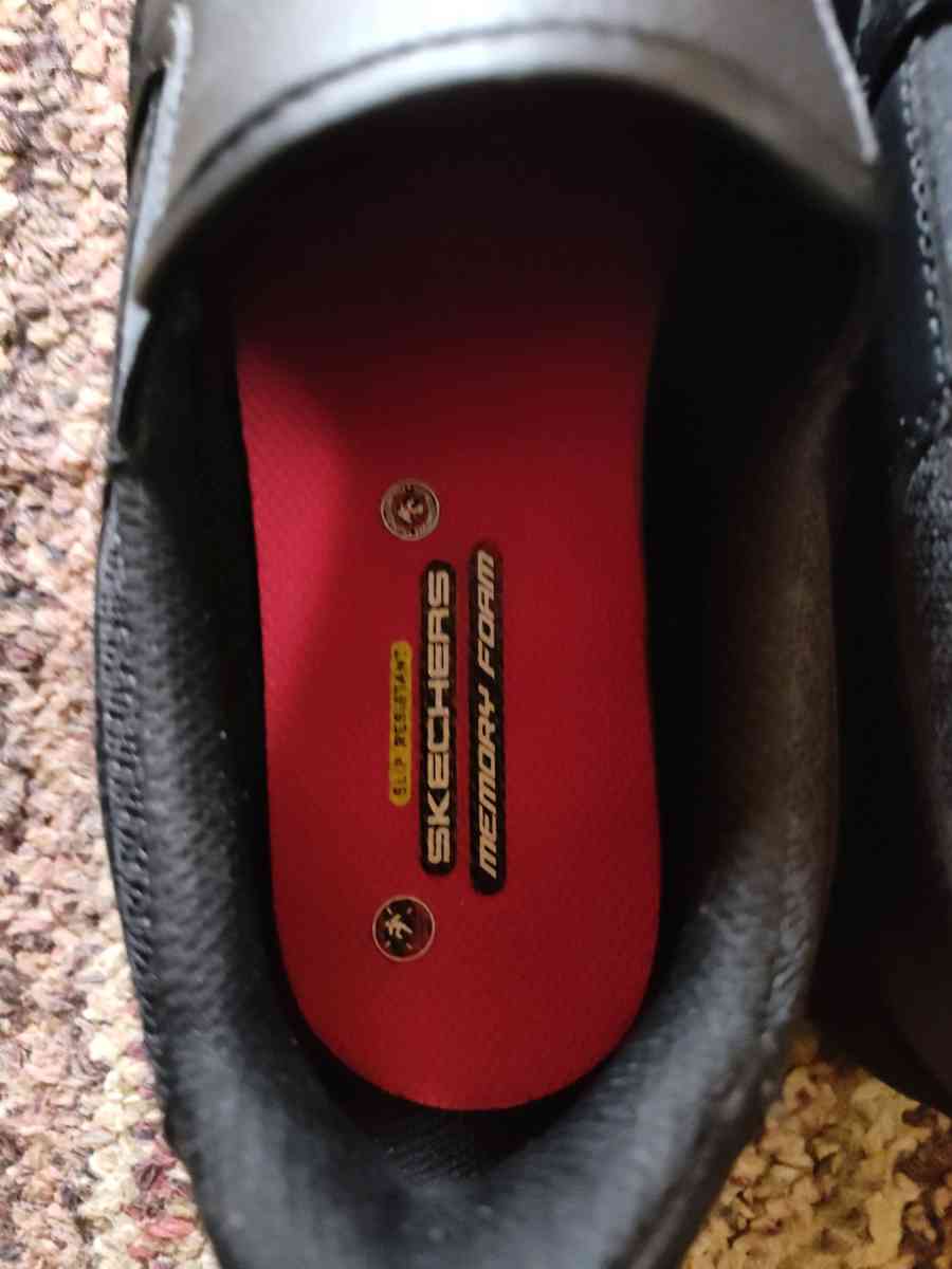 Sketchers Mens Work shoes Non slip Sz 9 - Mogadore, Ohio - FleaMarketBay