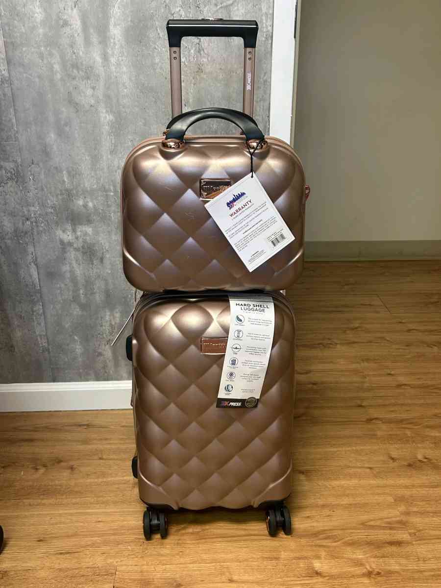luggage set - Fayetteville, Georgia - FleaMarketBay