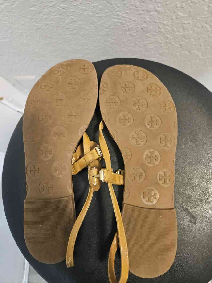 Tory Burch Ali Thong Sandals - Tulsa, Oklahoma - FleaMarketBay
