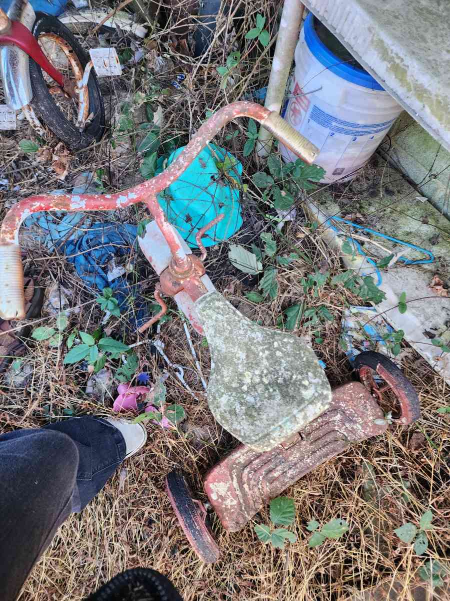 2 antique tricycles all metal - Arab, Alabama - FleaMarketBay