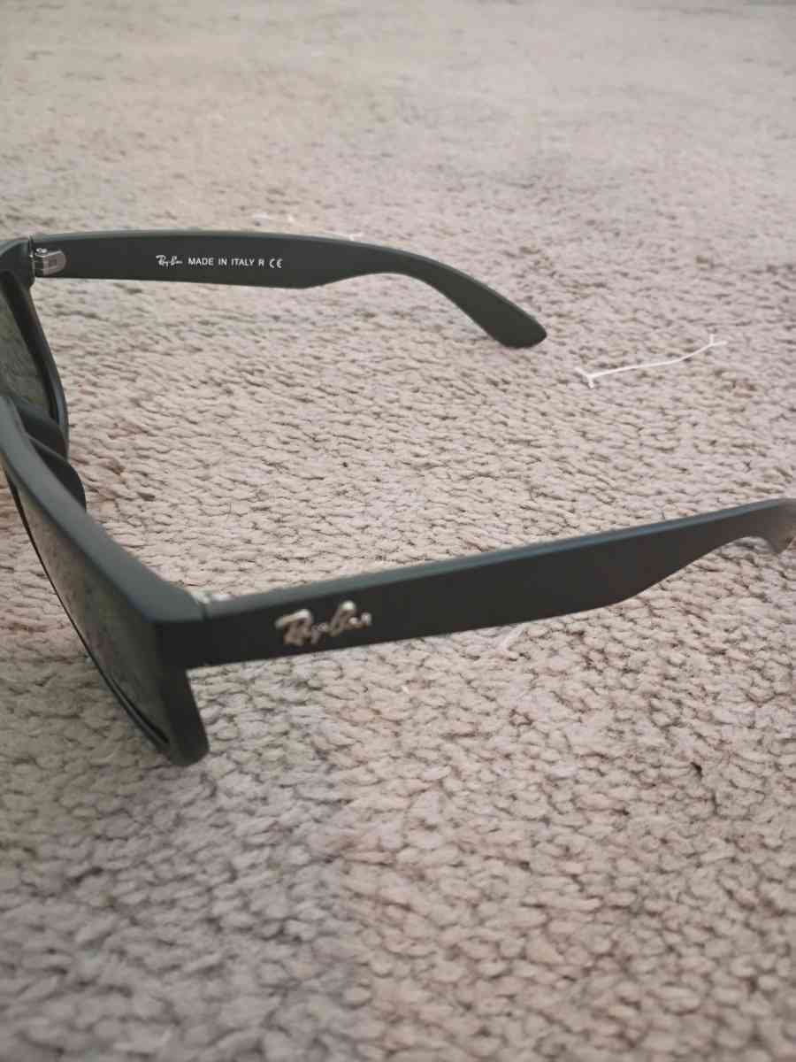 rayban justin - San Bernardino, California - FleaMarketBay