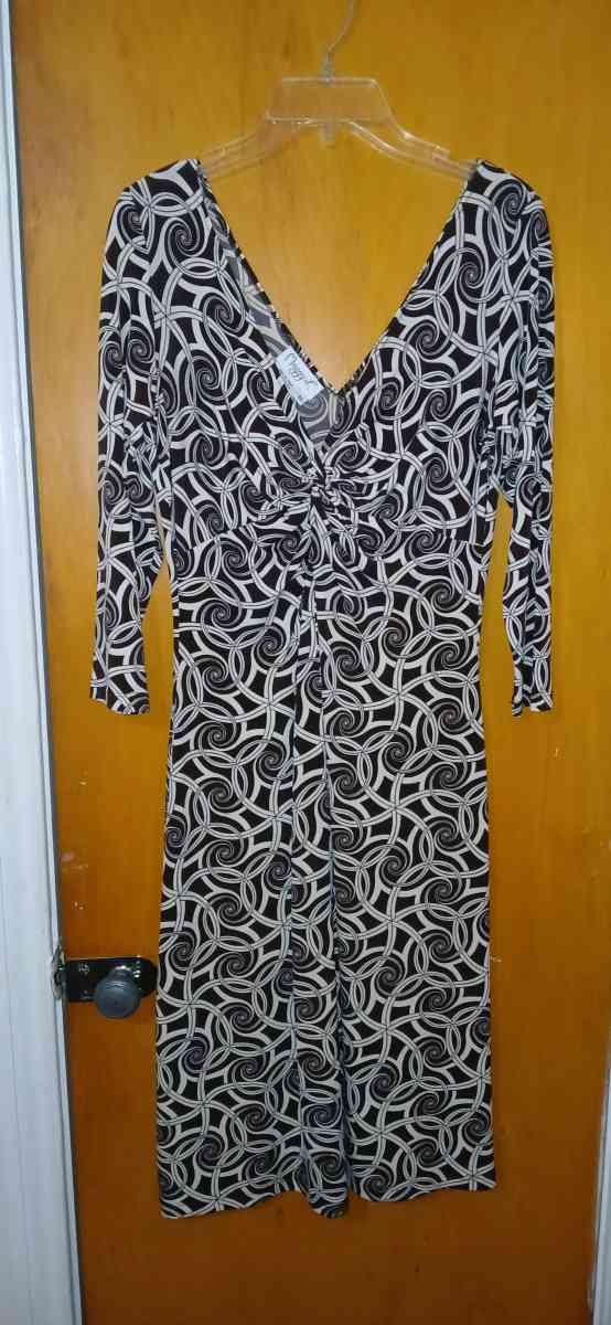 Dresses - Bennettsville, South Carolina - FleaMarketBay