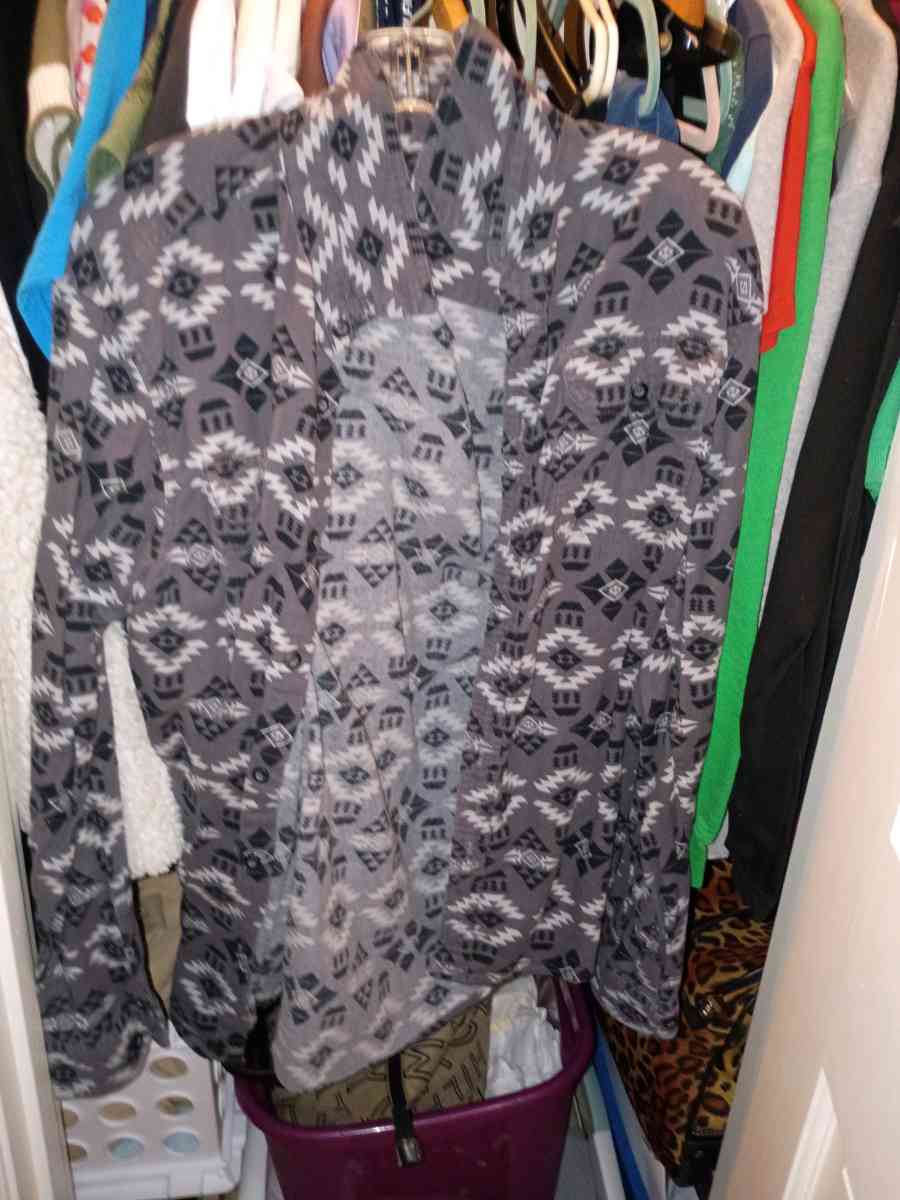 LOT Of Womens Clothing And Shoes - Columbia, Missouri - FleaMarketBay