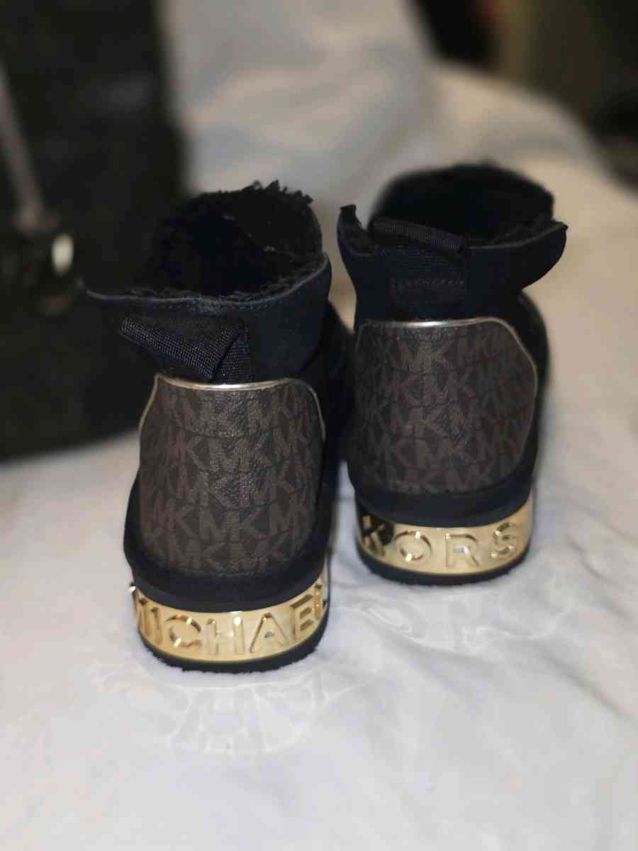 Michael Kors Jet Set large tote and MK  Alfie Booties - Phoenix, Arizona - FleaMarketBay