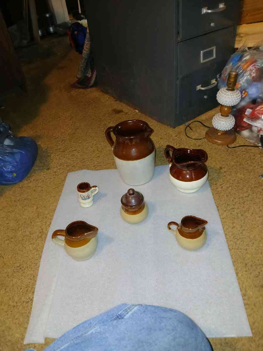 old tea pot stuff - Boone, North Carolina - FleaMarketBay