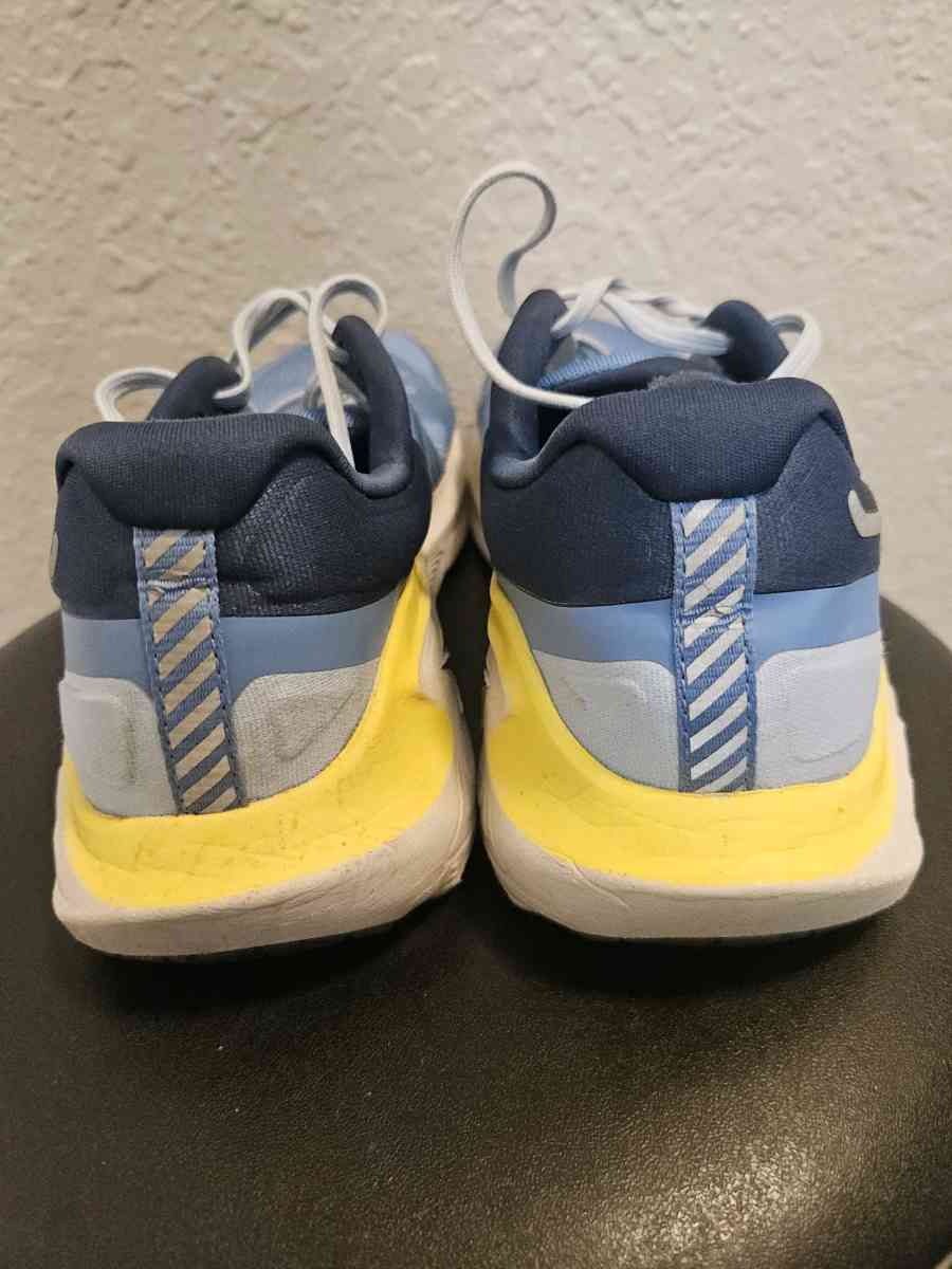 Altra Paradigm 7 Sneakers - Tulsa, Oklahoma - FleaMarketBay