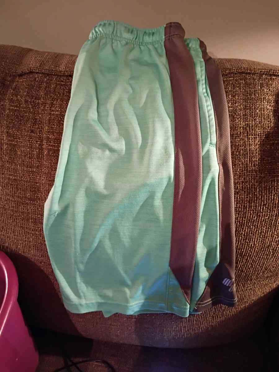 Lots Of Teen Boys and Mens Cloths - Columbia, Missouri - FleaMarketBay