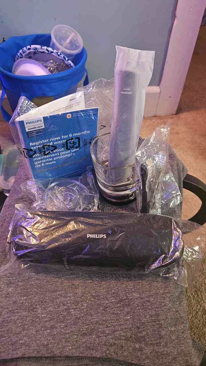 Philips Sonicare DiamondClean 9300 series electric toothbrus - Woodstown, New Jersey - FleaMarketBay