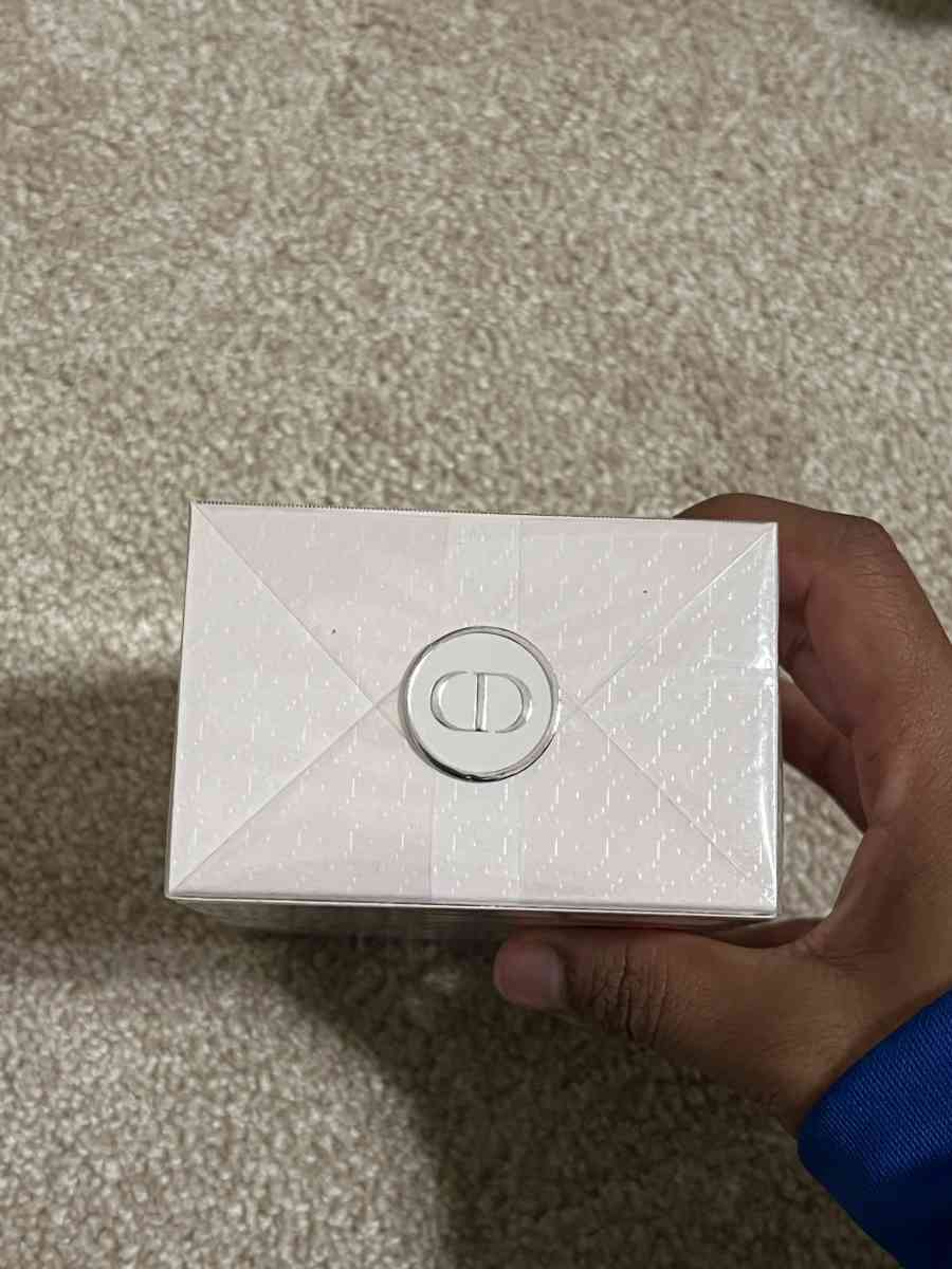 Miss Dior Blooming Bouquet - Willowbrook, Illinois - FleaMarketBay