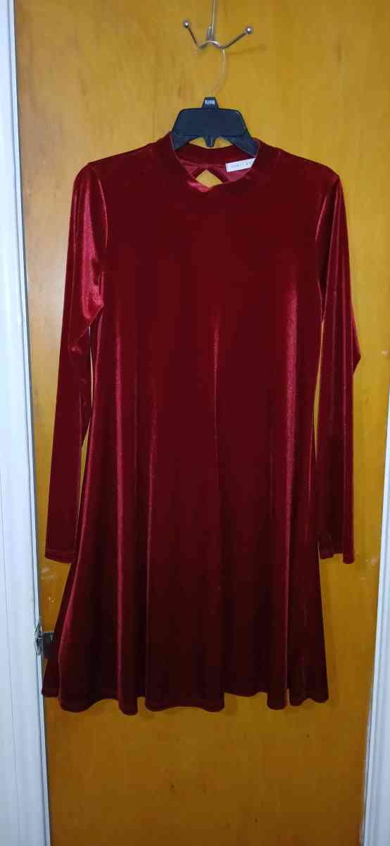 Dresses - Bennettsville, South Carolina - FleaMarketBay