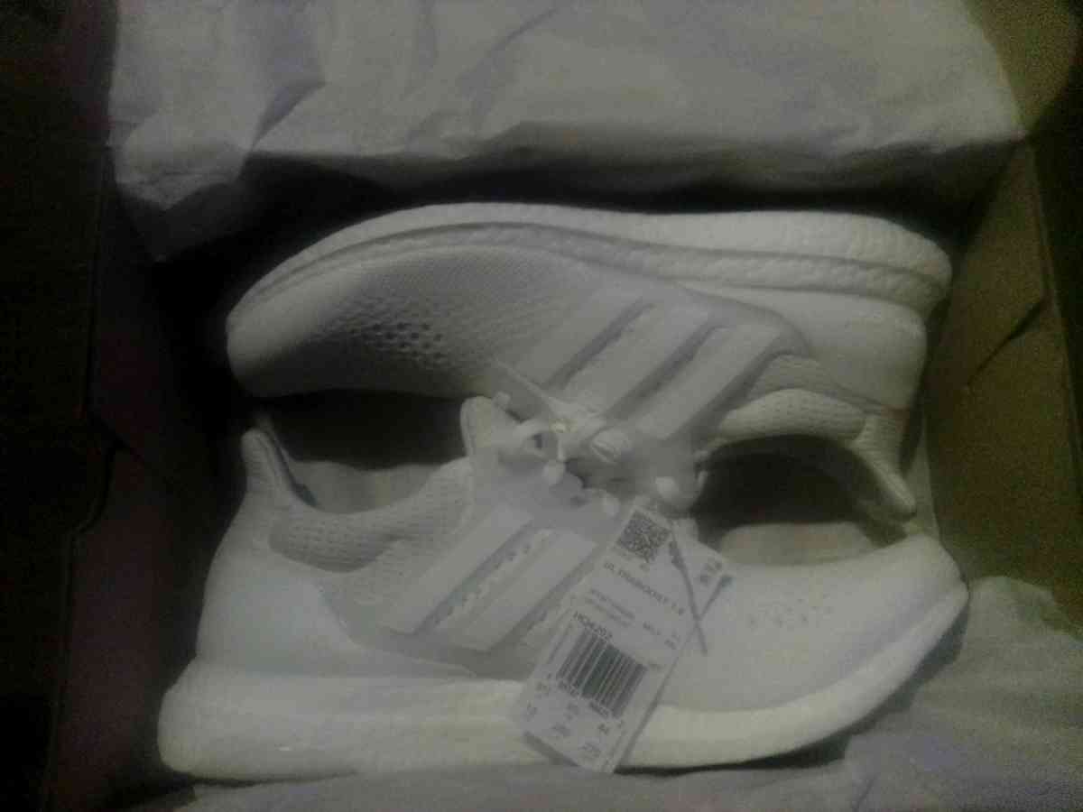 Mens Size 10 Adidas UltraBoost 10 Brand new - Weatherford, Texas - FleaMarketBay