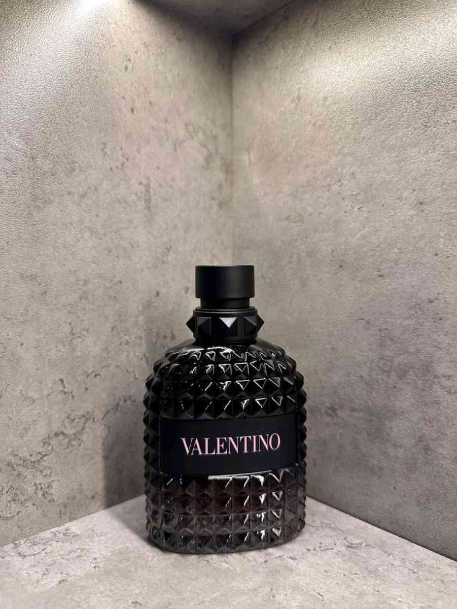 Valentino born in roma WANT GONE - Baltimore, Maryland - FleaMarketBay