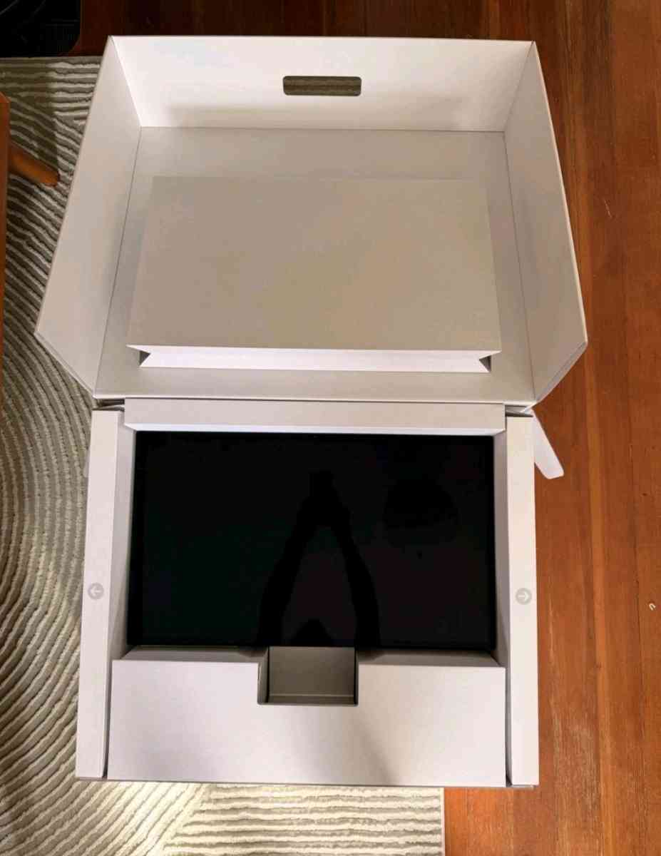 Apple Studio Display 27 with Standard Glass TiltAdjustable S - Denver, Colorado - FleaMarketBay