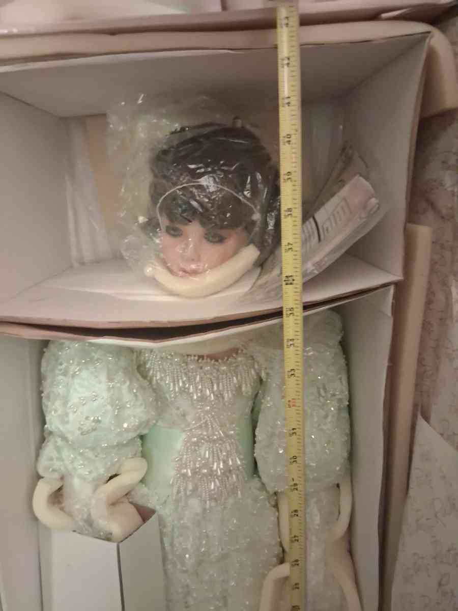 3ft wedding doll - Monroe, Georgia - FleaMarketBay