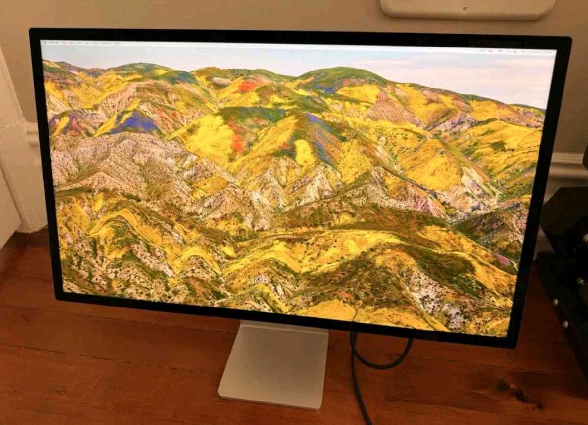 Apple Studio Display 27 with Standard Glass TiltAdjustable S - Denver, Colorado - FleaMarketBay