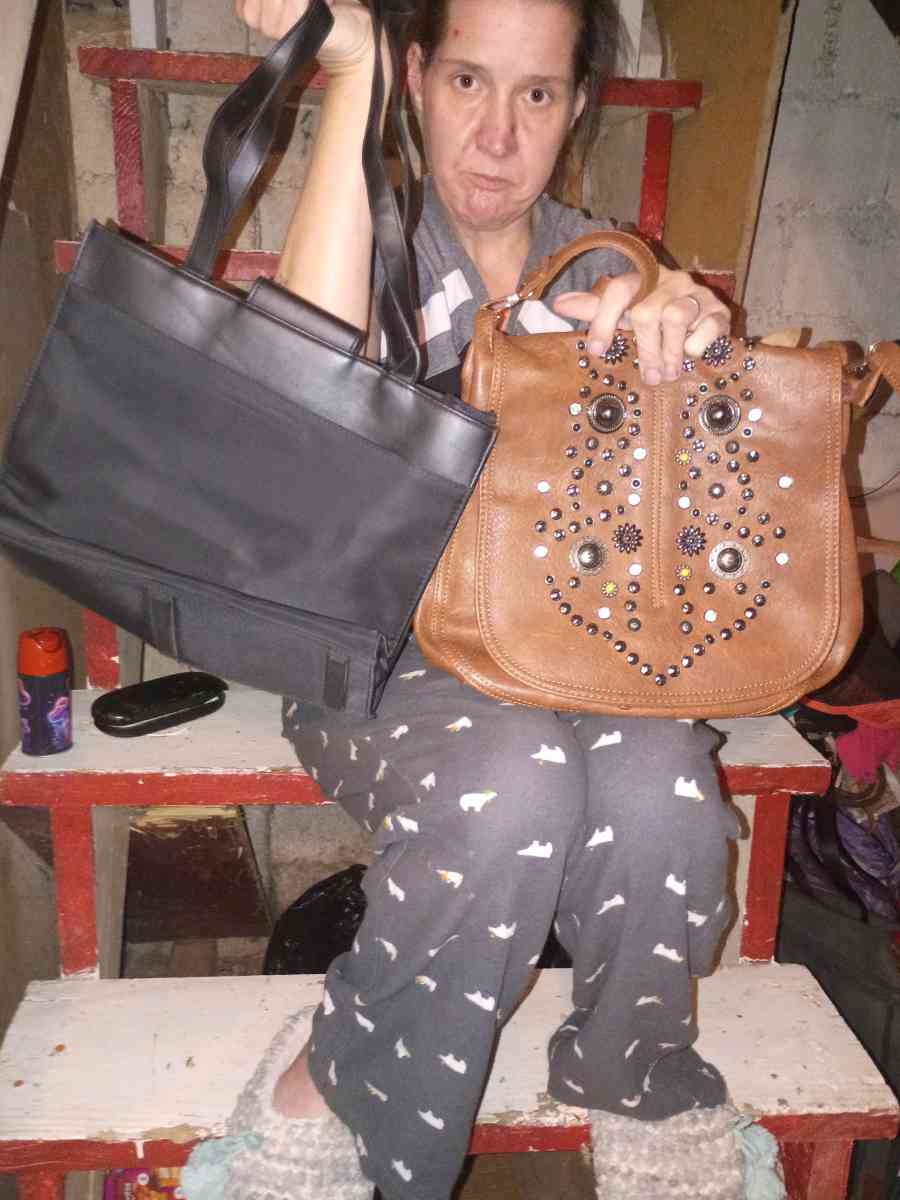 all purses 5dollars good shape and brand new - Agency, Missouri - FleaMarketBay