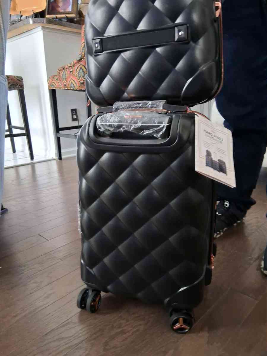 luggage set - Fayetteville, Georgia