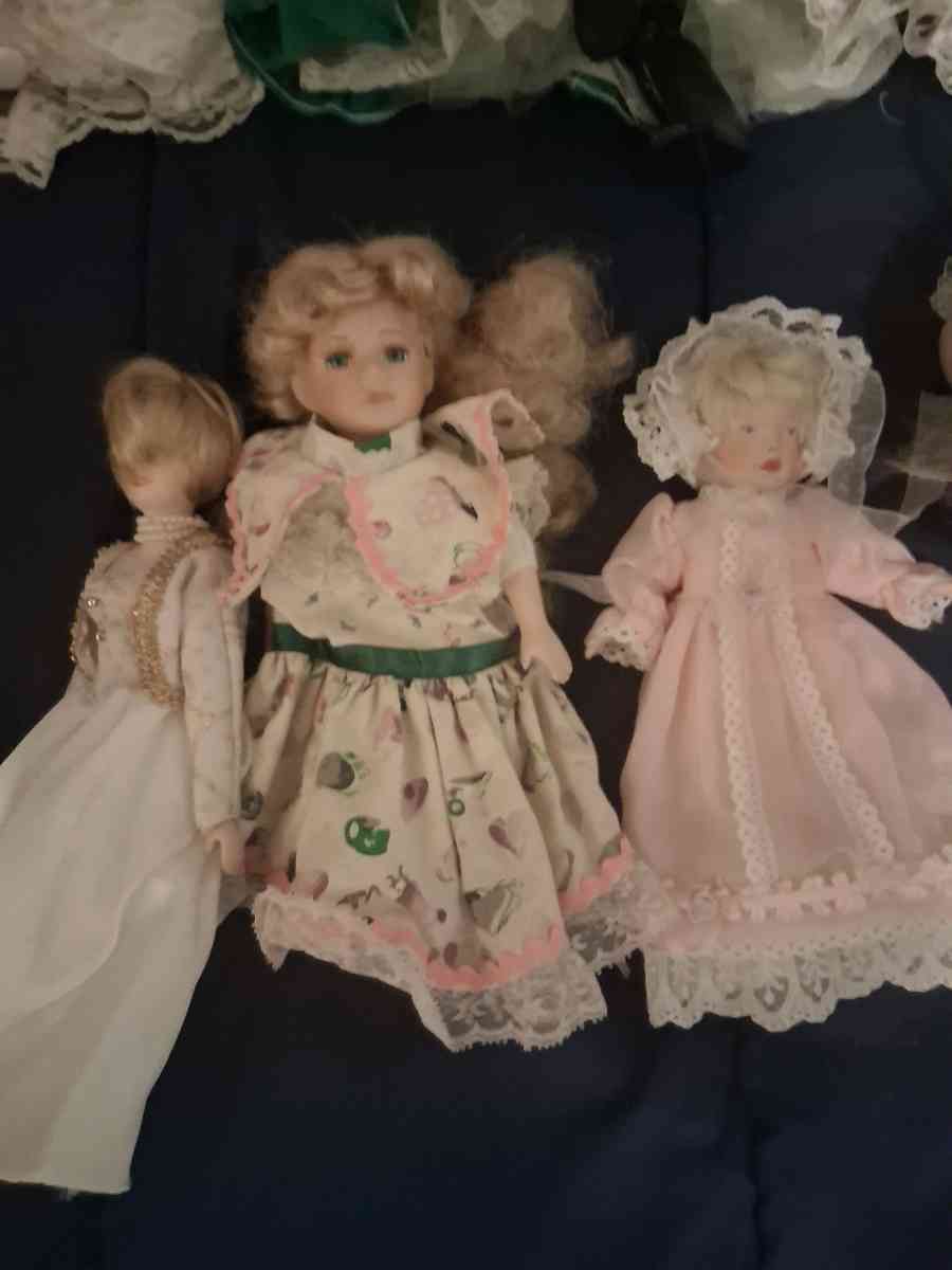 vintage ceramic dolls - Manchester, New Hampshire - FleaMarketBay