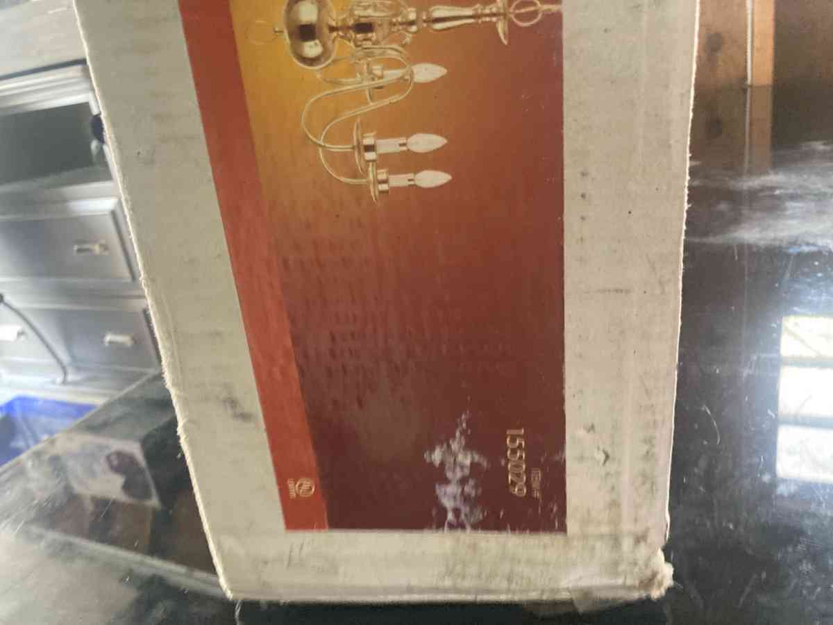 Chandelier Lighting Fixture - Essington, Pennsylvania - FleaMarketBay