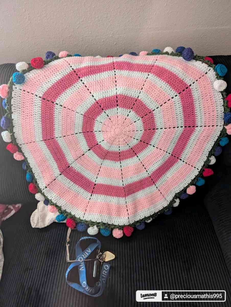 crochet rose bouquet throw - Alicia, Arkansas - FleaMarketBay