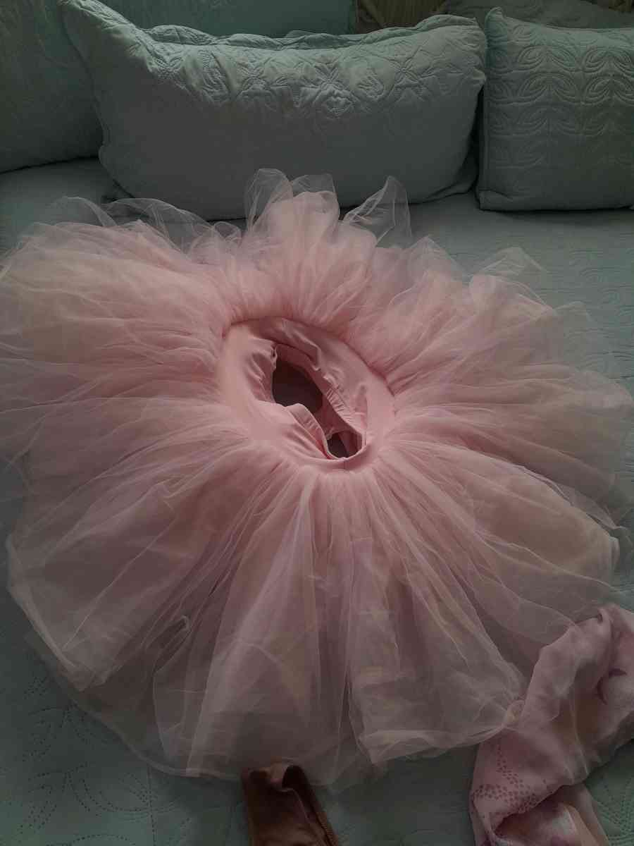 Bundle Ballet gear shoes make up and accessories - Los Angeles, California - FleaMarketBay